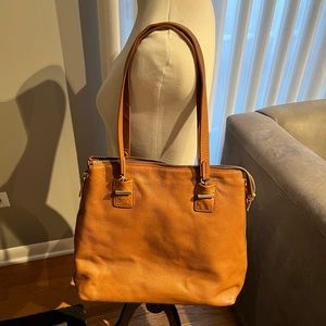 Beautiful leather hazelnut Vince camuto bag.